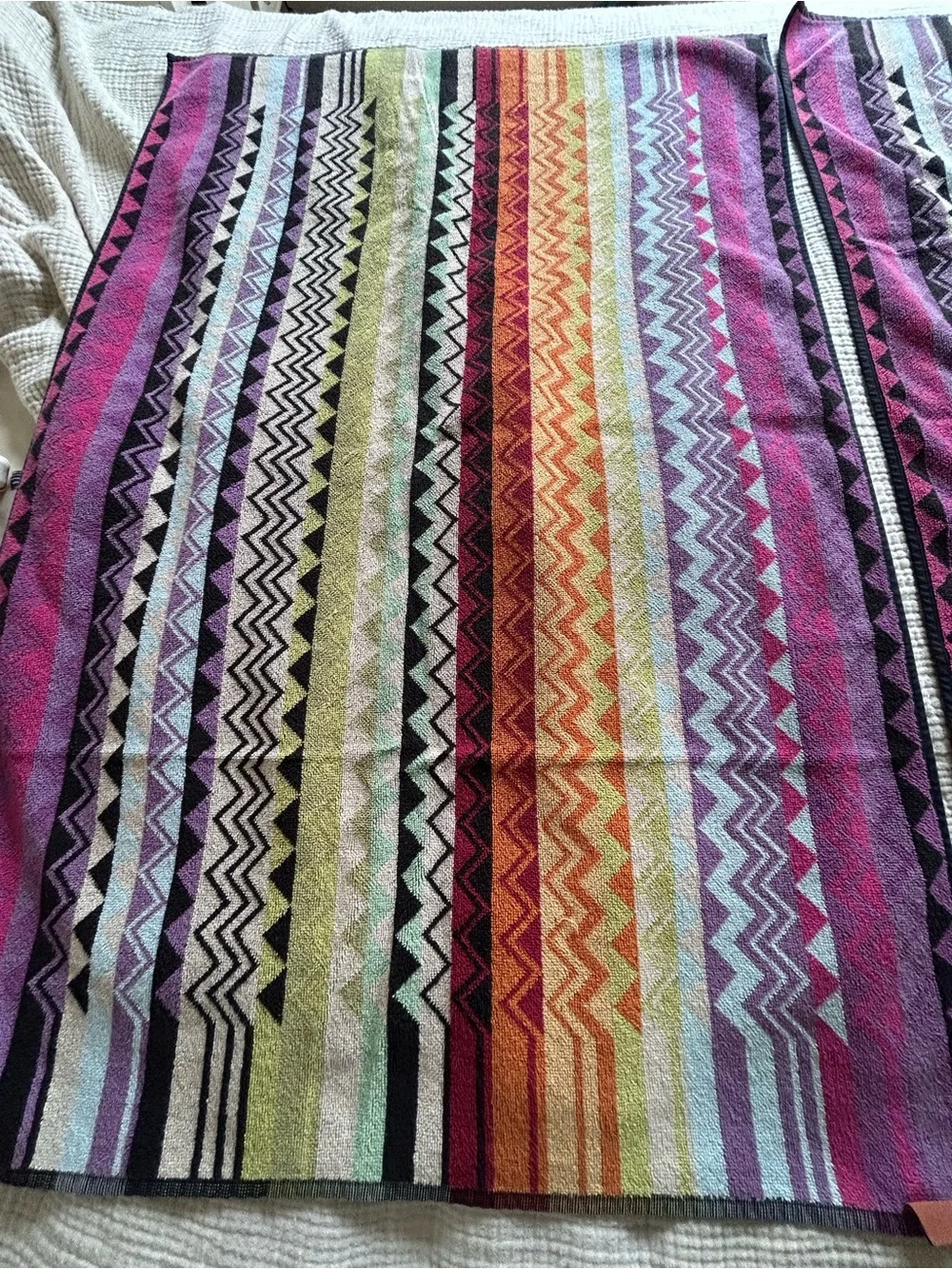 Missoni Giacomo Chevron Set of 2 Bath Towels. 41” x 27”. Pre owned. EUC.